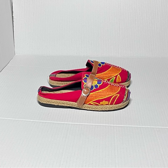 Linen Embroidered Clogs - Picture 10 of 13